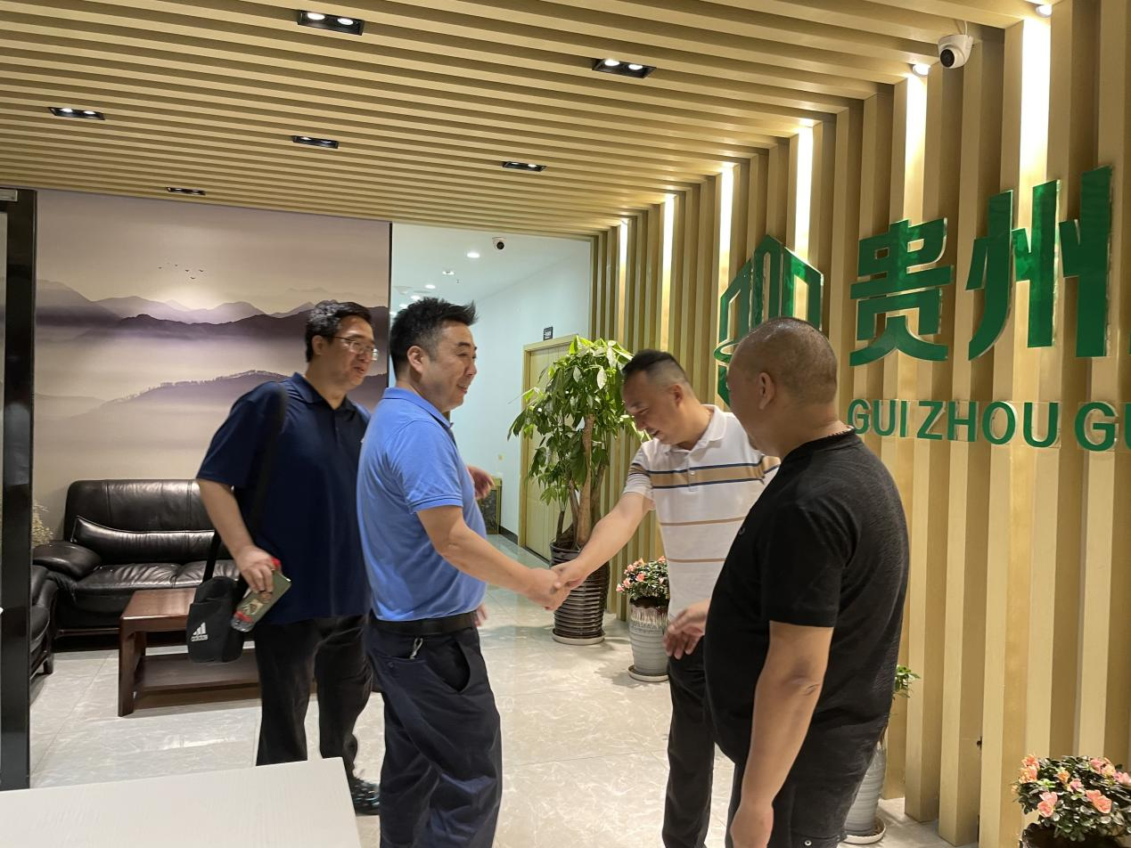 觀(guān)山湖區(qū)委人大常委會(huì)領(lǐng)導(dǎo)就構(gòu)建“親”、“清” 新型政商關(guān)系對(duì)企業(yè)發(fā)展情況 到我司進(jìn)行實(shí)地走訪(fǎng)